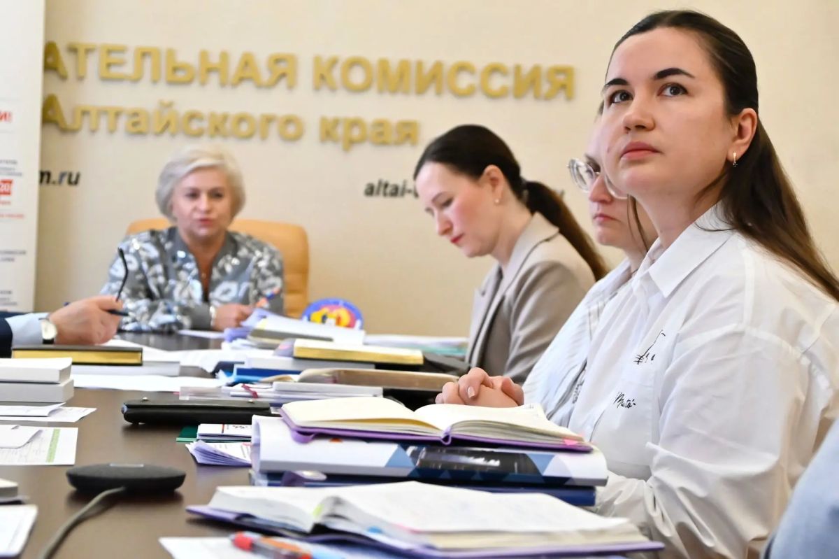 Особенности организации многодневного голосования, работу со списками избирателей и порядок назначения наблюдателей рассмотрели на семинаресовещании с избирательными комиссиями края Особенности организации многодневного голосования, работу со списками избирателей и порядок назначения наблюдателей рассмотрели на семинаресовещании с избирательными комиссиями края