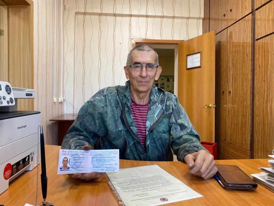 Виктор Томенко: Полутора тысячам жителям Алтайского края были присвоены почетные звания «Ветеран труда» и «Ветеран труда Алтайского края» Виктор Томенко: Полутора тысячам жителям Алтайского края были присвоены почетные звания «Ветеран труда» и «Ветеран труда Алтайского края»