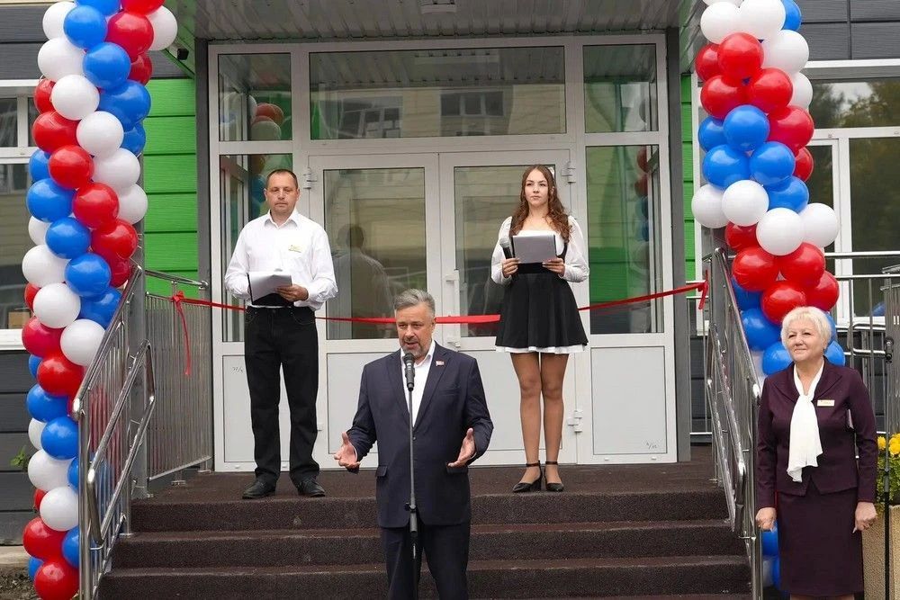 В Бийске после капитального ремонта открылась школа на 700 учеников В Бийске после капитального ремонта открылась школа на 700 учеников