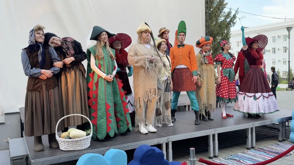 В Барнауле проходит первый уличный театральный кабачковый фестиваль В Барнауле проходит первый уличный театральный кабачковый фестиваль