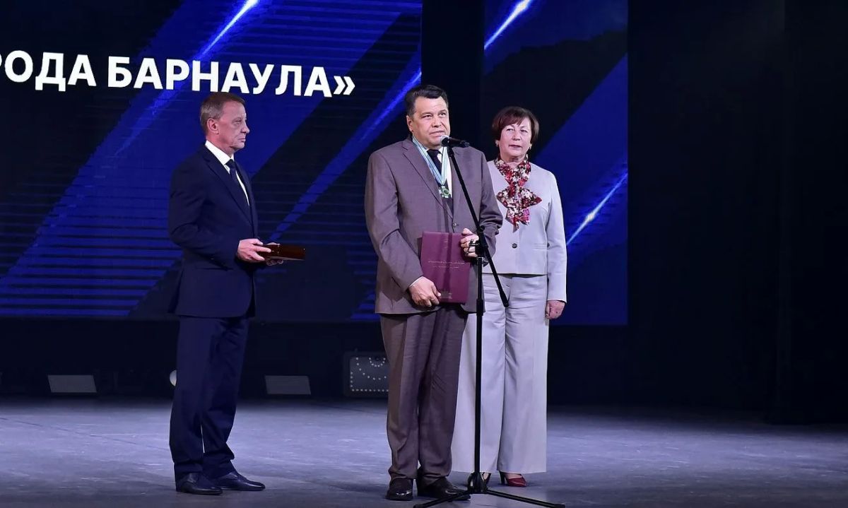Председатель Алтайского краевого Законодательного Собрания Александр Романенко в своем обращении к жителям краевой столицы отметил: Председатель Алтайского краевого Законодательного Собрания Александр Романенко в своем обращении к жителям краевой столицы отметил: