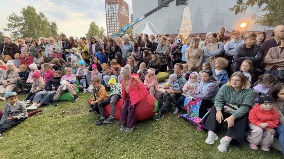 В Барнауле проходит первый уличный театральный кабачковый фестиваль В Барнауле проходит первый уличный театральный кабачковый фестиваль