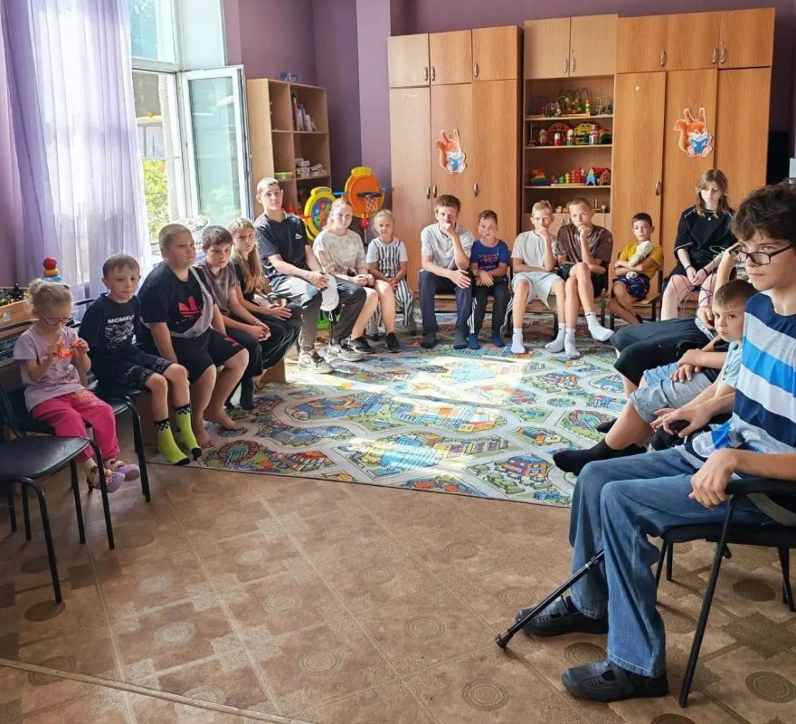Встреча поколений: участник СВО встретился с ребятами в Комплексном центре Павловского района Встреча поколений: участник СВО встретился с ребятами в Комплексном центре Павловского района