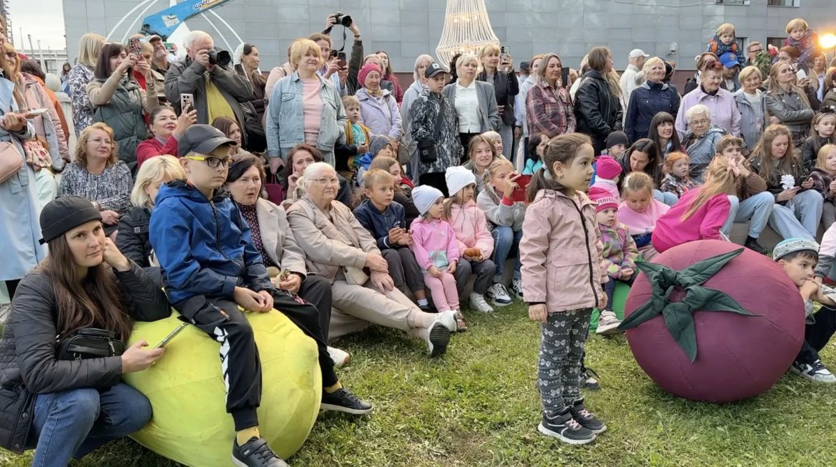 В Барнауле проходит первый уличный театральный кабачковый фестиваль В Барнауле проходит первый уличный театральный кабачковый фестиваль