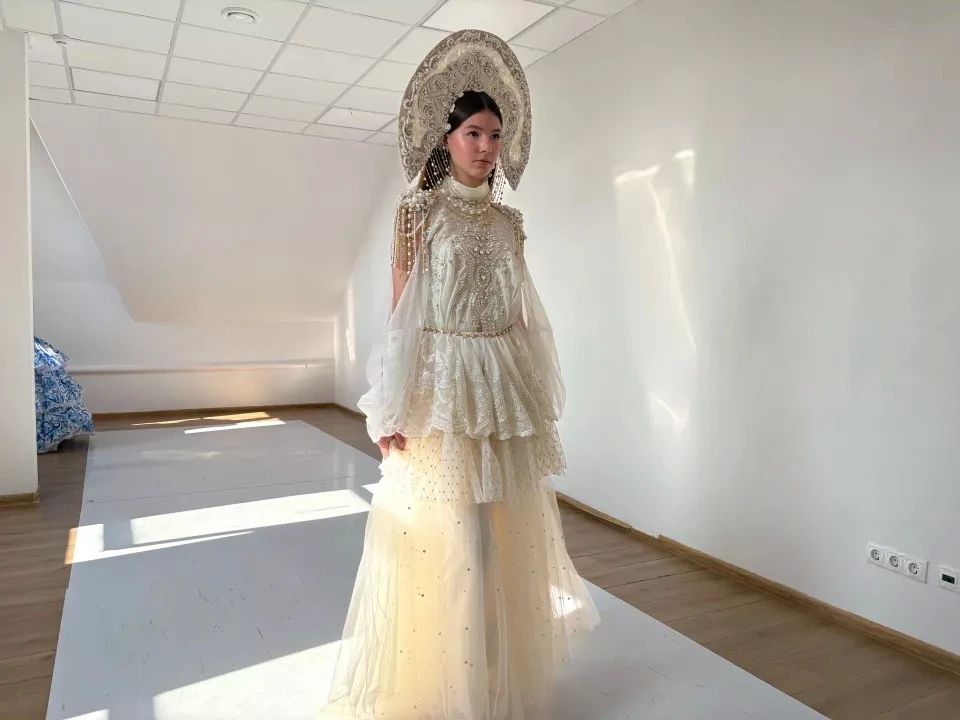 Барнаульский дизайнер создает русские костюмы для конкурсов красоты Барнаульский дизайнер создает русские костюмы для конкурсов красоты