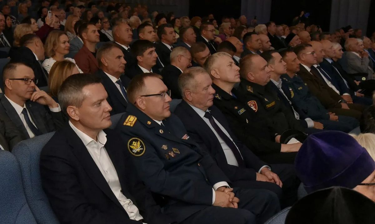 Председатель Алтайского краевого Законодательного Собрания Александр Романенко в своем обращении к жителям краевой столицы отметил: Председатель Алтайского краевого Законодательного Собрания Александр Романенко в своем обращении к жителям краевой столицы отметил: