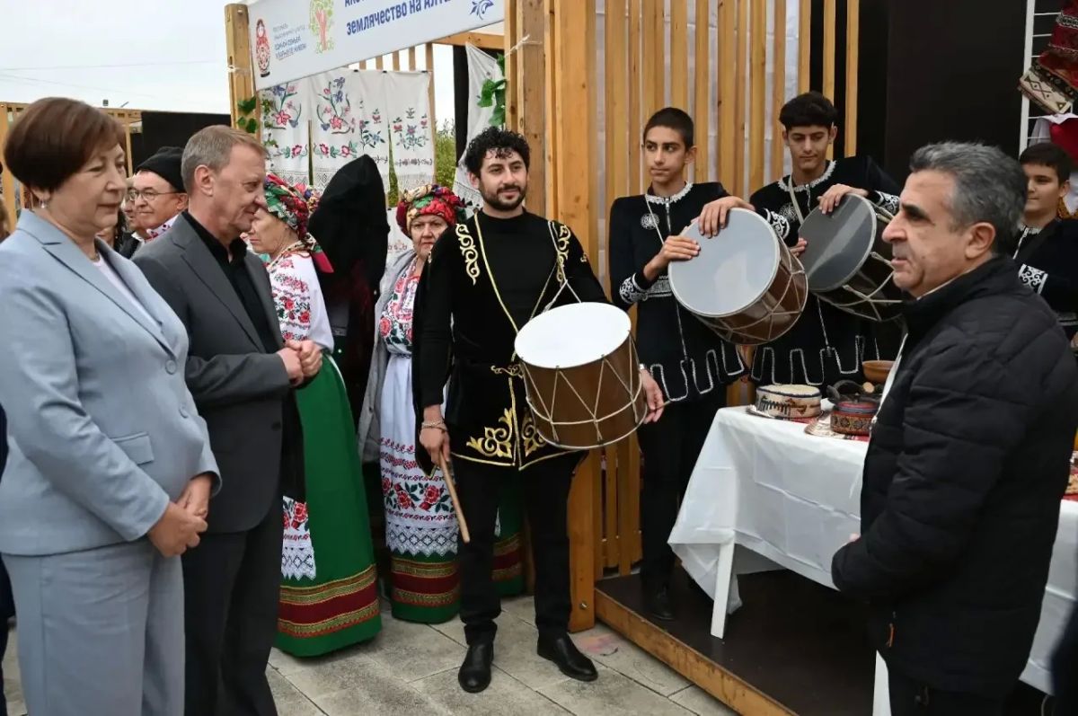 В День города в Барнауле проходит фестиваль национальных культур В День города в Барнауле проходит фестиваль национальных культур
