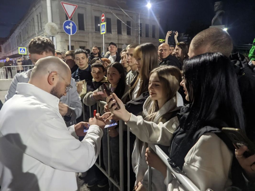 «Интонация» — очень милые ребята, в восторге от Барнаула, передает наш фотокорреспондент «Интонация» — очень милые ребята, в восторге от Барнаула, передает наш фотокорреспондент