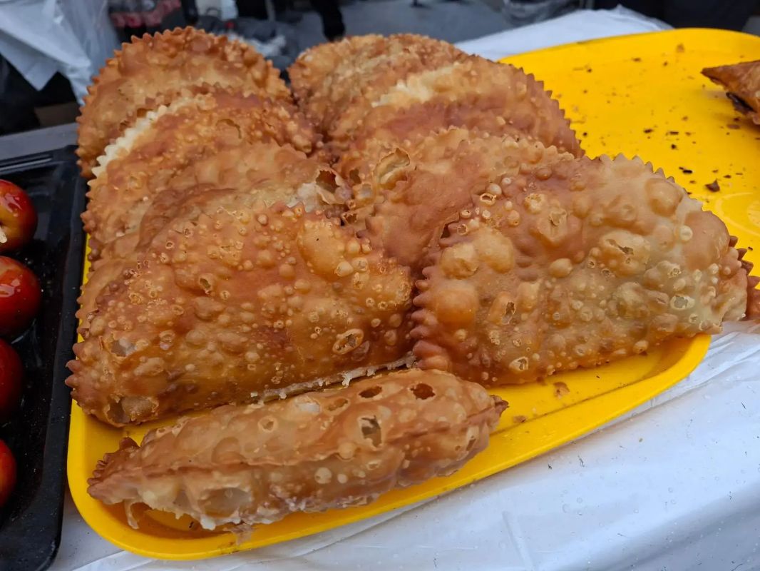 За колбасой очередь, передает наш коллега! За колбасой очередь, передает наш коллега!