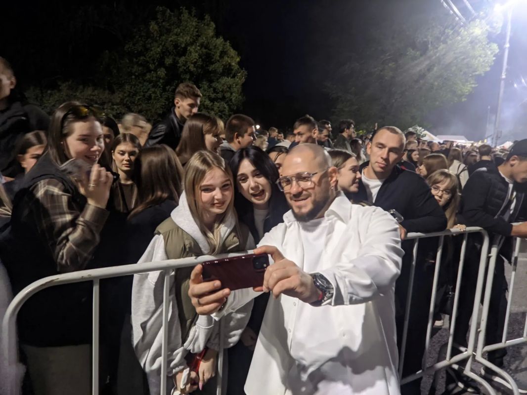 «Интонация» — очень милые ребята, в восторге от Барнаула, передает наш фотокорреспондент «Интонация» — очень милые ребята, в восторге от Барнаула, передает наш фотокорреспондент