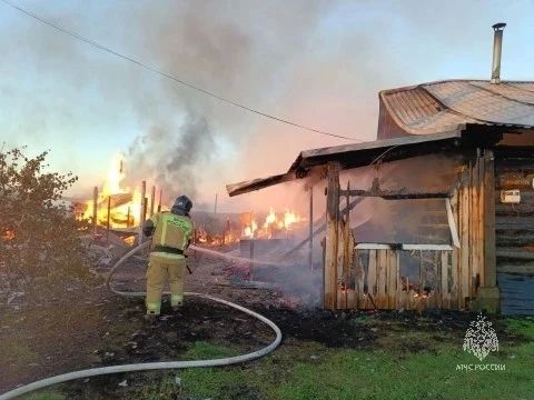 Три крупных пожара ликвидированы в Алтайском крае, есть пострадавшие Три крупных пожара ликвидированы в Алтайском крае, есть пострадавшие