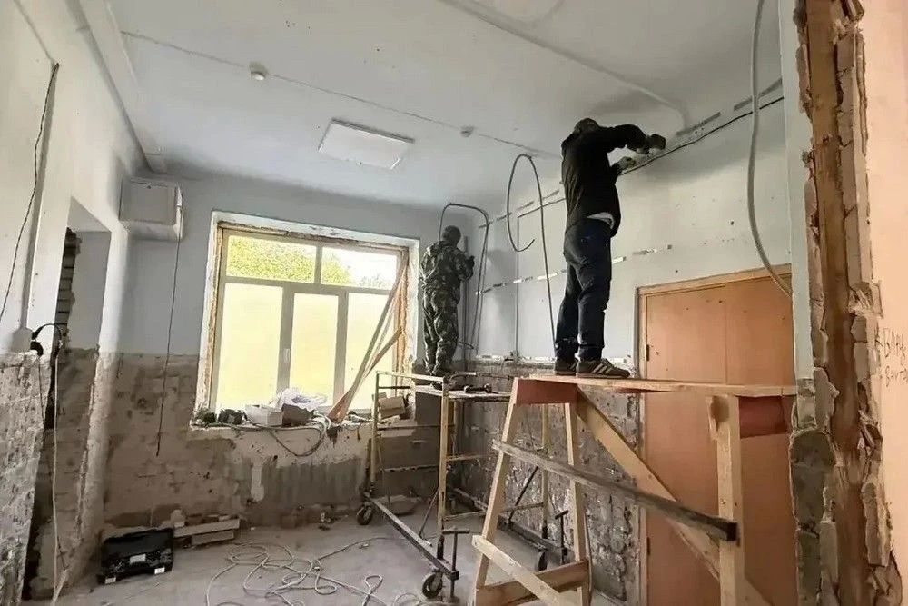 В Троицком районе продолжается масштабный ремонт районной поликлиники В Троицком районе продолжается масштабный ремонт районной поликлиники