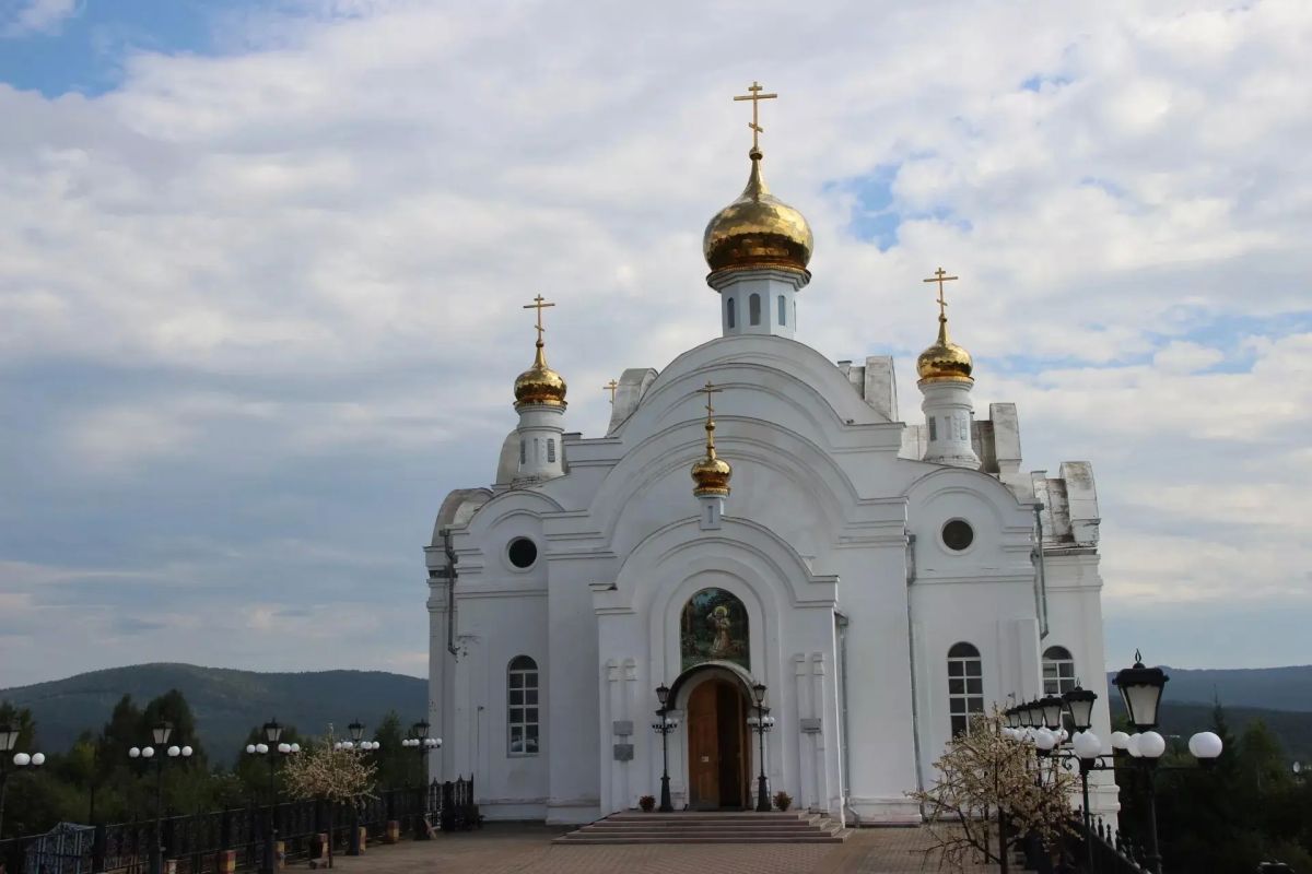 Сегодня предлагаем ненадолго перенестись в город стали, гор и искусства Сегодня предлагаем ненадолго перенестись в город стали, гор и искусства