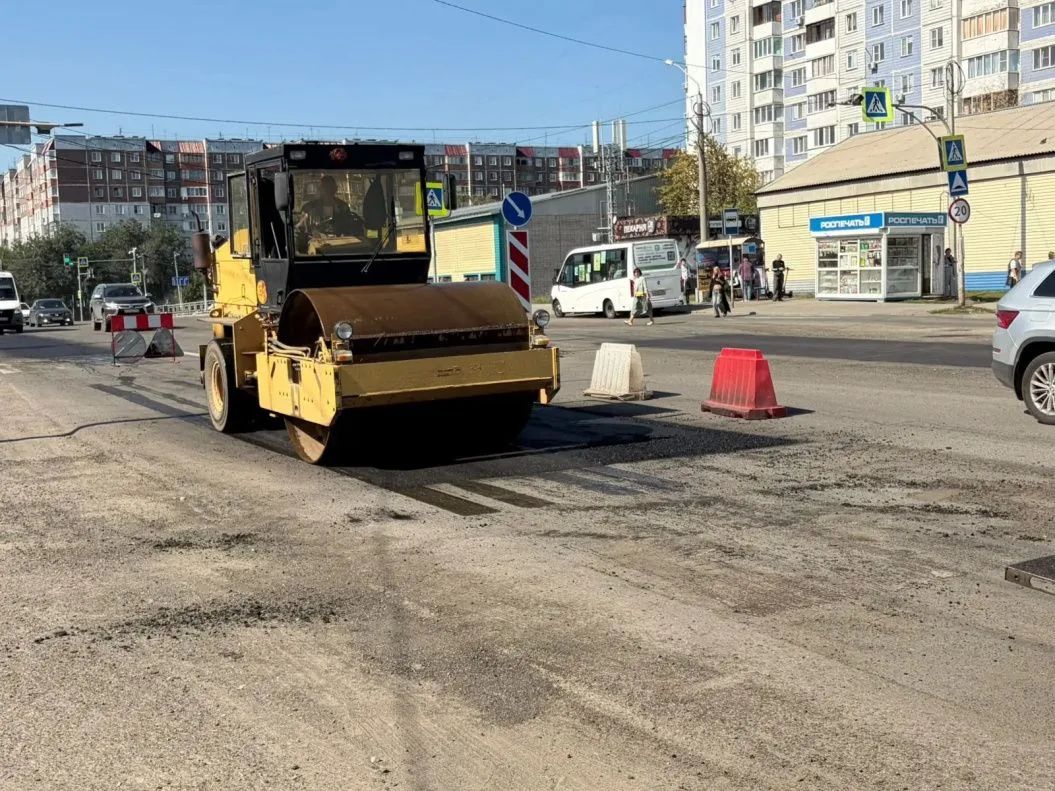 Дорожная служба проводит текущий ремонт дорог на улицах Новосибирской и Папанинцев Дорожная служба проводит текущий ремонт дорог на улицах Новосибирской и Папанинцев