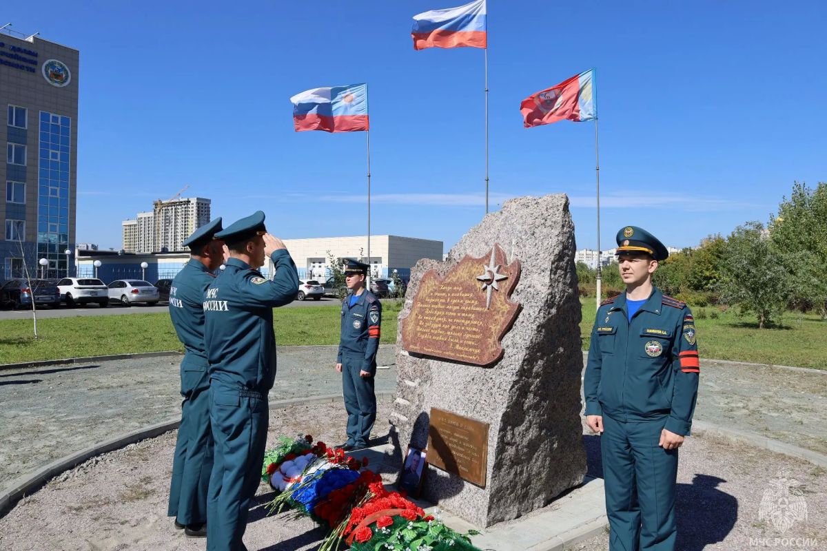 В МЧС России вспоминают Героя Российской Федерации Евгения Зиничева В МЧС России вспоминают Героя Российской Федерации Евгения Зиничева