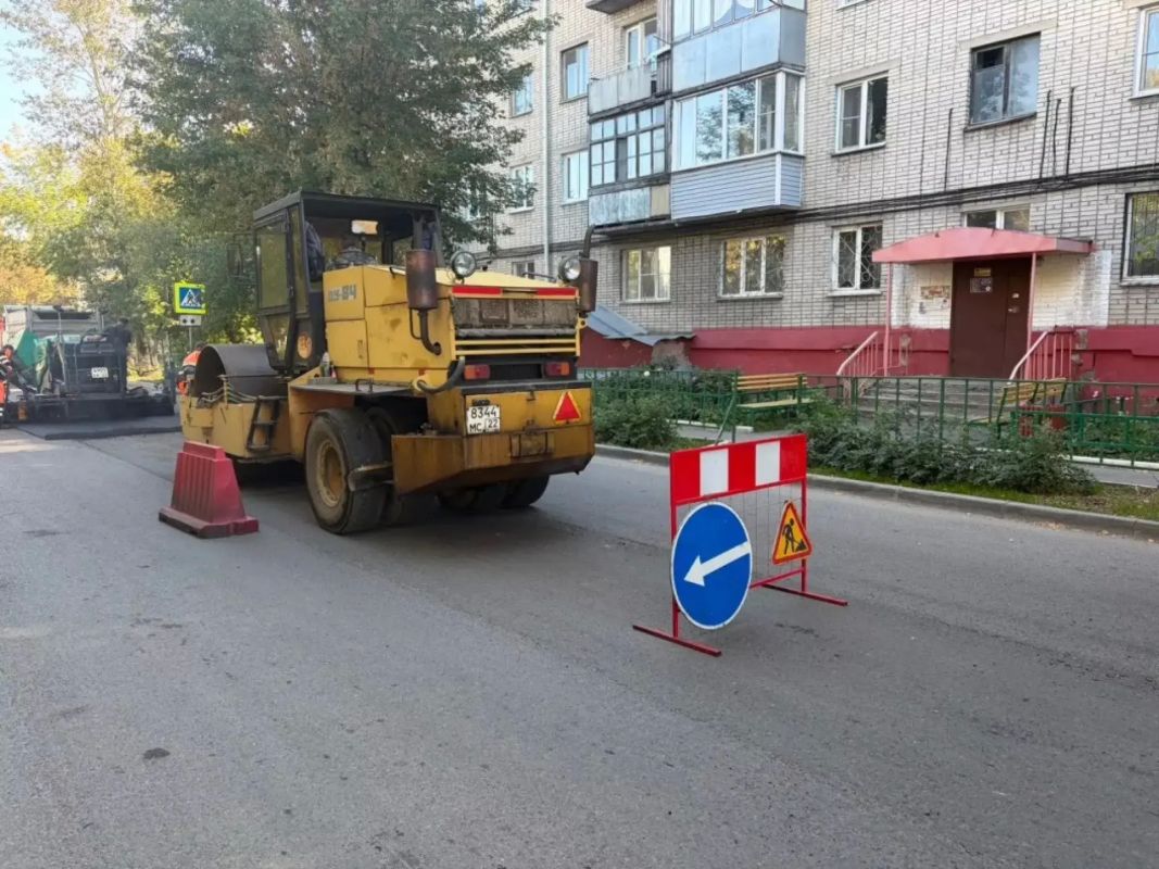 В Барнауле ремонтируют дороги на улицах Новосибирской и Папанинцев В Барнауле ремонтируют дороги на улицах Новосибирской и Папанинцев