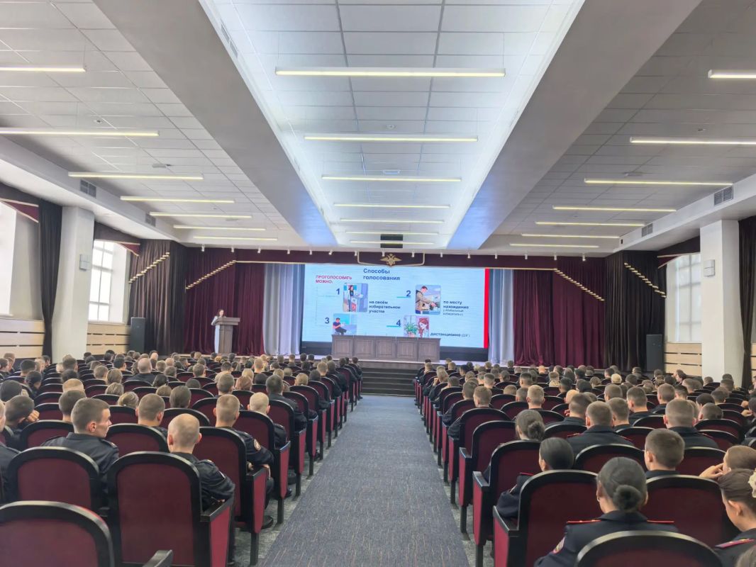 Куратор федерального проекта ИнформУИК в Алтайском крае, секретарь Крайизбиркома Анна Пономаренко, встретилась с курсантами БЮИ Куратор федерального проекта ИнформУИК в Алтайском крае, секретарь Крайизбиркома Анна Пономаренко, встретилась с курсантами БЮИ