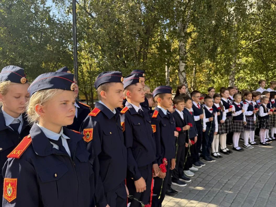 В 85ю годовщину начала блокады Ленинграда в Барнауле возложили цветы к памятному знаку В 85ю годовщину начала блокады Ленинграда в Барнауле возложили цветы к памятному знаку