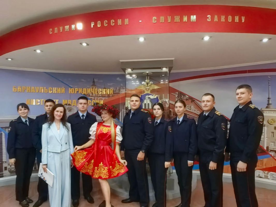 Куратор федерального проекта ИнформУИК в Алтайском крае, секретарь Крайизбиркома Анна Пономаренко, встретилась с курсантами БЮИ Куратор федерального проекта ИнформУИК в Алтайском крае, секретарь Крайизбиркома Анна Пономаренко, встретилась с курсантами БЮИ
