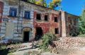 В Барнауле сносят аварийный дом на Новоугольной улице