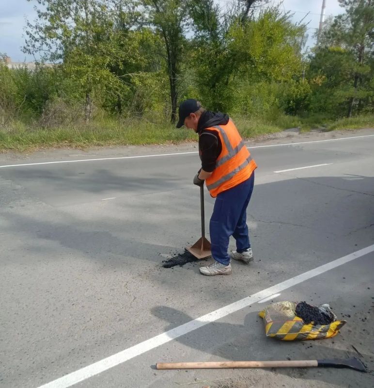 Коммунальные службы продолжают работы по благоустройству городских территорий Коммунальные службы продолжают работы по благоустройству городских территорий