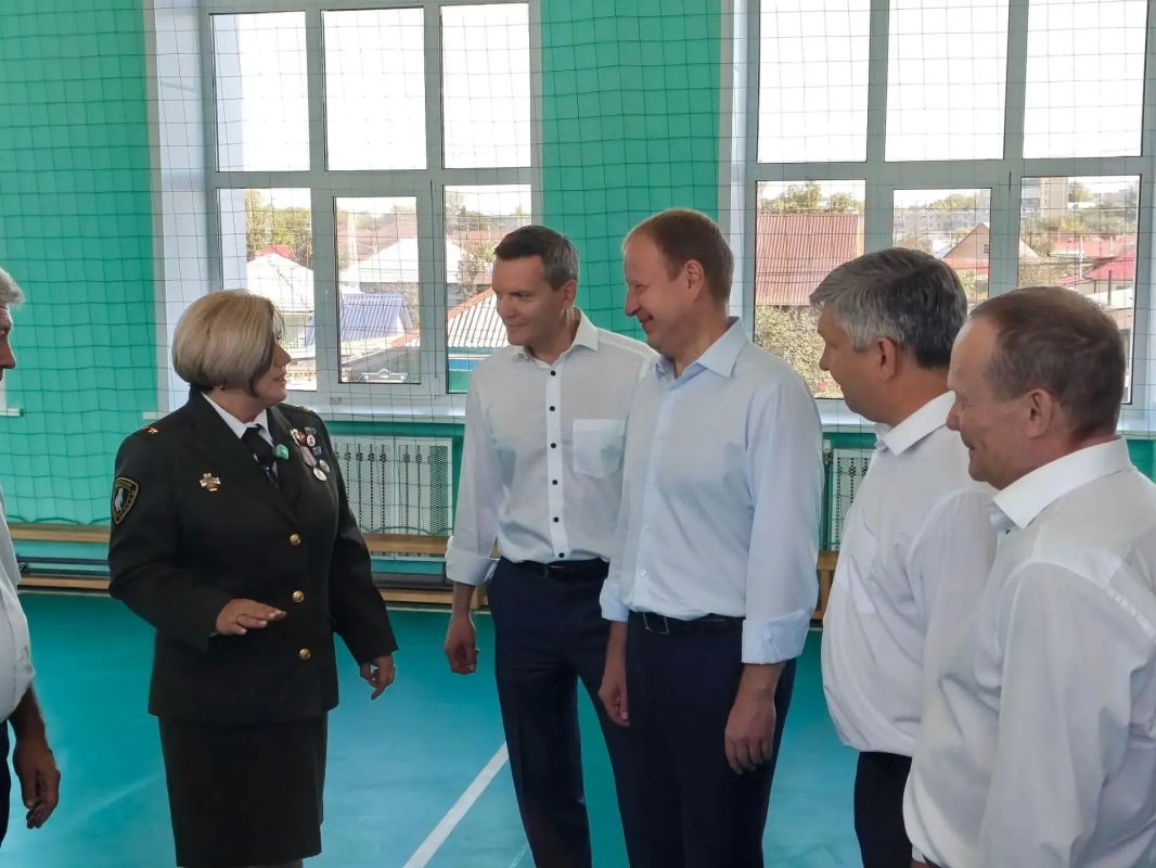 Губернатор Виктор Томенко оценил обновлённую кадетскую школу и поздравил Рубцовск с 134-летием Губернатор Виктор Томенко оценил обновлённую кадетскую школу и поздравил Рубцовск с 134-летием
