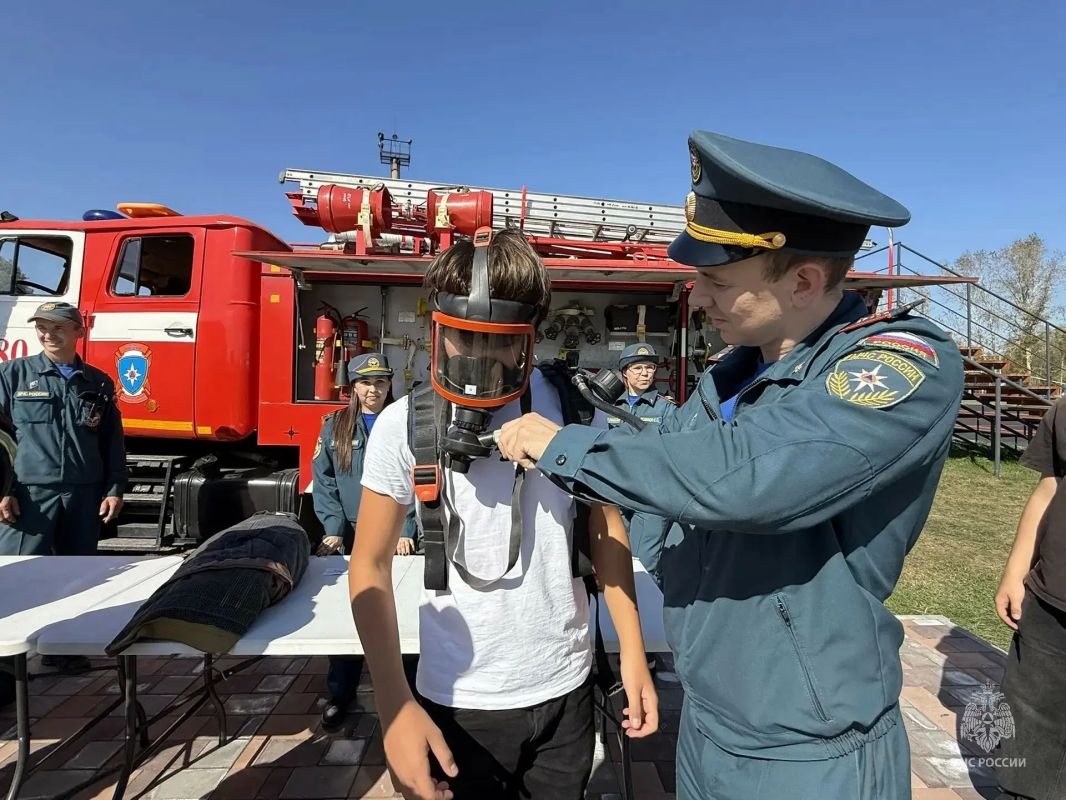 Площадка МЧС на фестивале студенческих отрядов: знакомим с профессией и возможностями! Площадка МЧС на фестивале студенческих отрядов: знакомим с профессией и возможностями!