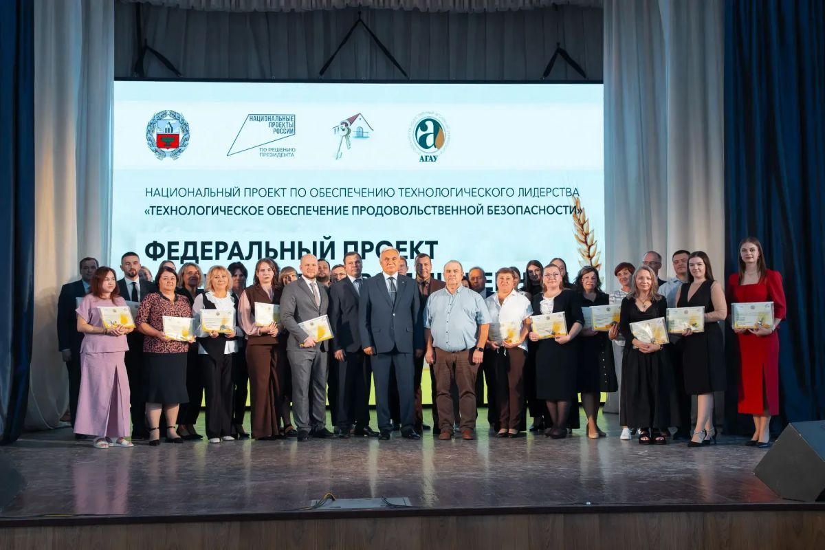 Преподаватели и сотрудники Алтайского государственного аграрного университета получили служебные квартиры Преподаватели и сотрудники Алтайского государственного аграрного университета получили служебные квартиры
