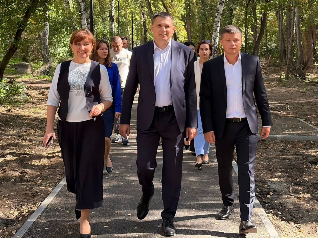 В Ленинском районе Барнаула ведутся работы по благоустройству зеленой зоны В Ленинском районе Барнаула ведутся работы по благоустройству зеленой зоны
