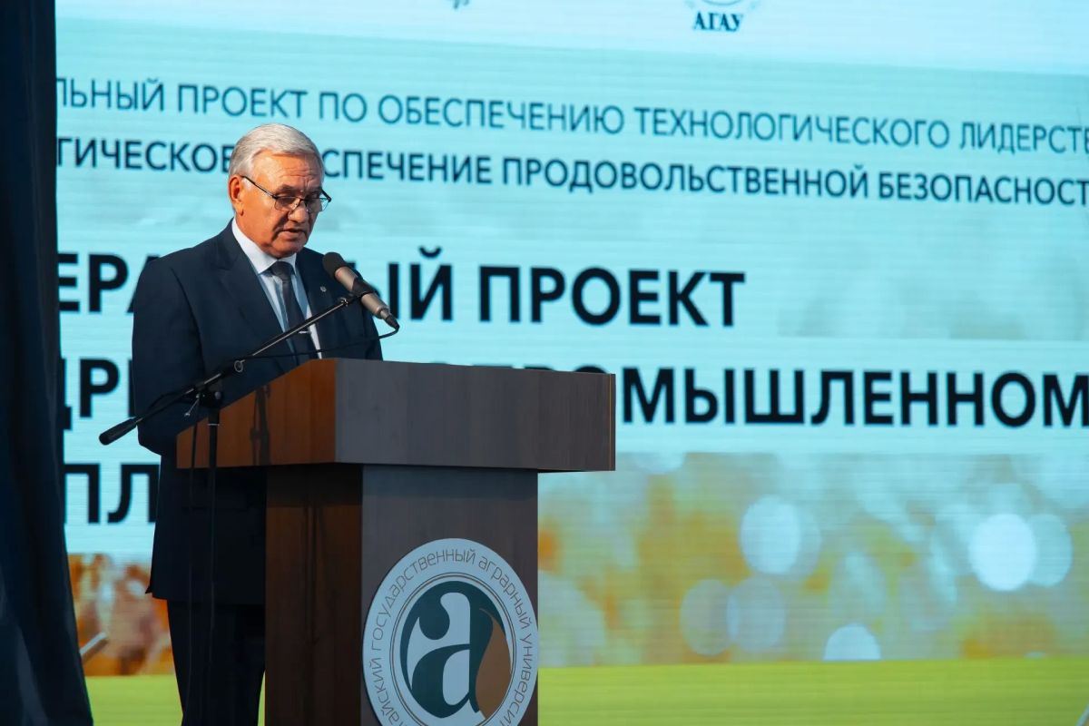 Преподаватели и сотрудники Алтайского государственного аграрного университета получили служебные квартиры Преподаватели и сотрудники Алтайского государственного аграрного университета получили служебные квартиры
