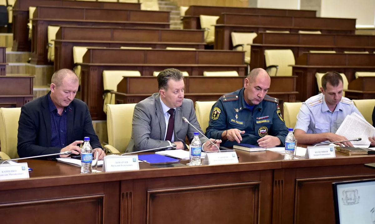 Вопросы обеспечения безопасности в дни проведения выборов депутатов Госдумы и АКЗС обсудили в администрации города Вопросы обеспечения безопасности в дни проведения выборов депутатов Госдумы и АКЗС обсудили в администрации города