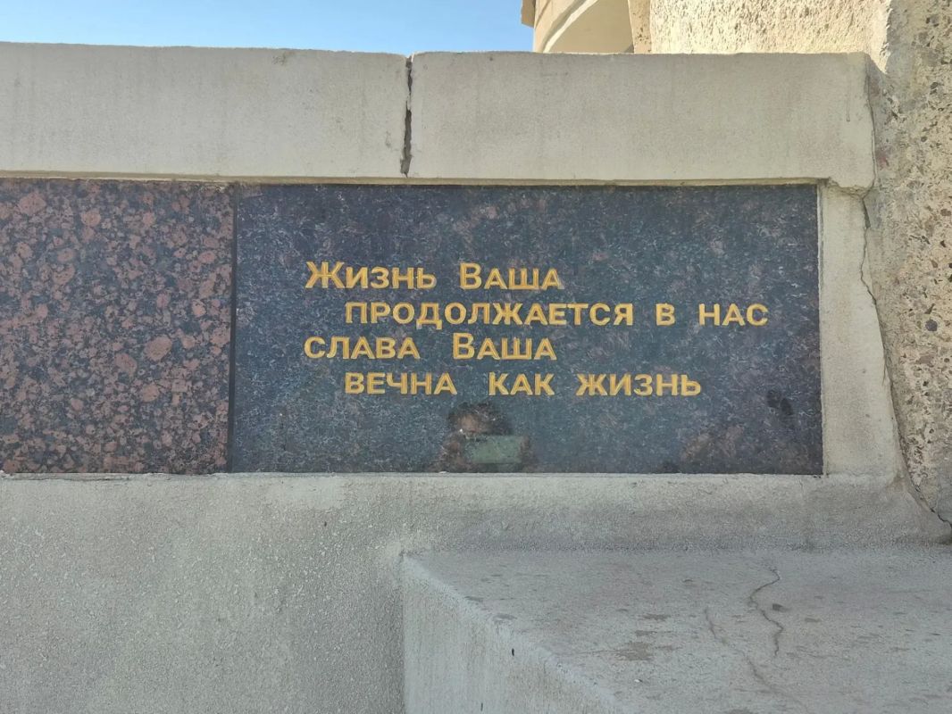 Делегация Алтайского края возложила цветы к мемориалу советским воинам на горе Зайсан-Толгой в Улан-Баторе Делегация Алтайского края возложила цветы к мемориалу советским воинам на горе Зайсан-Толгой в Улан-Баторе