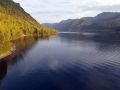 Золотая осень пришла на берега Телецкого озера на Алтае