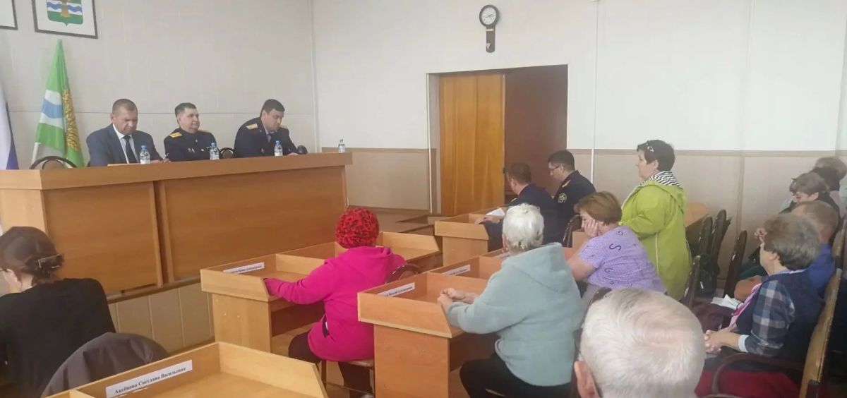 Руководитель следственного управления СК России по Алтайскому краю провел выездной личный прием граждан в Хабарском районе Руководитель следственного управления СК России по Алтайскому краю провел выездной личный прием граждан в Хабарском районе