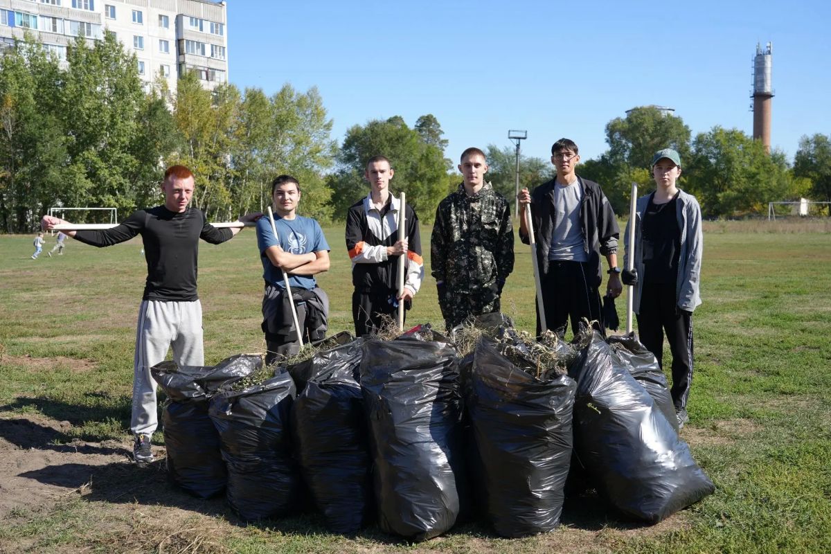 В Бийске привели в порядок территорию КСЦ В Бийске привели в порядок территорию КСЦ