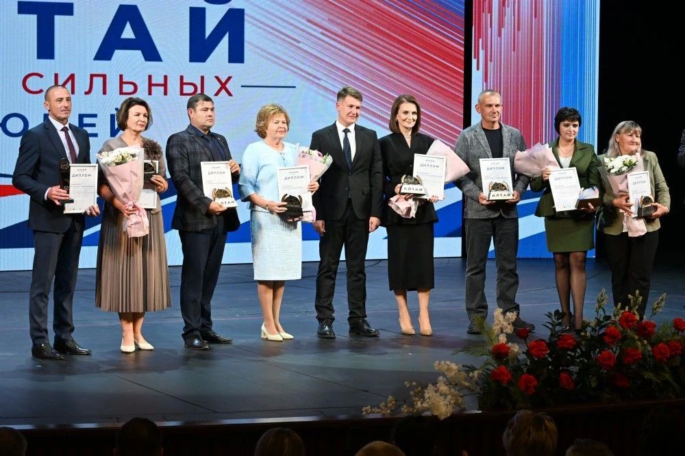 В Барнауле состоялось награждение победителей проекта народного признания «Алтай – земля сильных людей» В Барнауле состоялось награждение победителей проекта народного признания «Алтай – земля сильных людей»