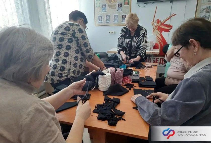 Не по годам, а по сердцу: активисты центров общения старшего поколения помогают участникам СВО Не по годам, а по сердцу: активисты центров общения старшего поколения помогают участникам СВО