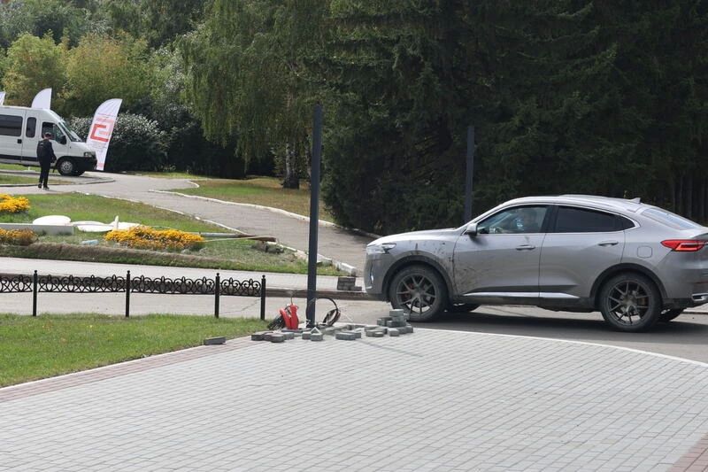Территория рядом со зданием правительства Алтайского края на проспекте Ленина, 59, заметно меняется Территория рядом со зданием правительства Алтайского края на проспекте Ленина, 59, заметно меняется