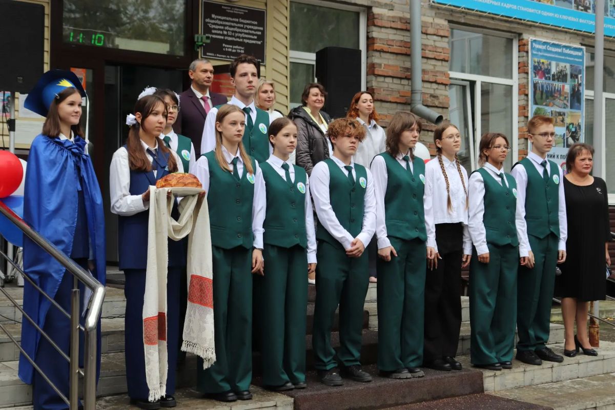 Барнаульских школьников приняли в ряды юных инженеров и аграриев Барнаульских школьников приняли в ряды юных инженеров и аграриев