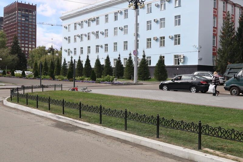 Территория рядом со зданием правительства Алтайского края на проспекте Ленина, 59, заметно меняется Территория рядом со зданием правительства Алтайского края на проспекте Ленина, 59, заметно меняется
