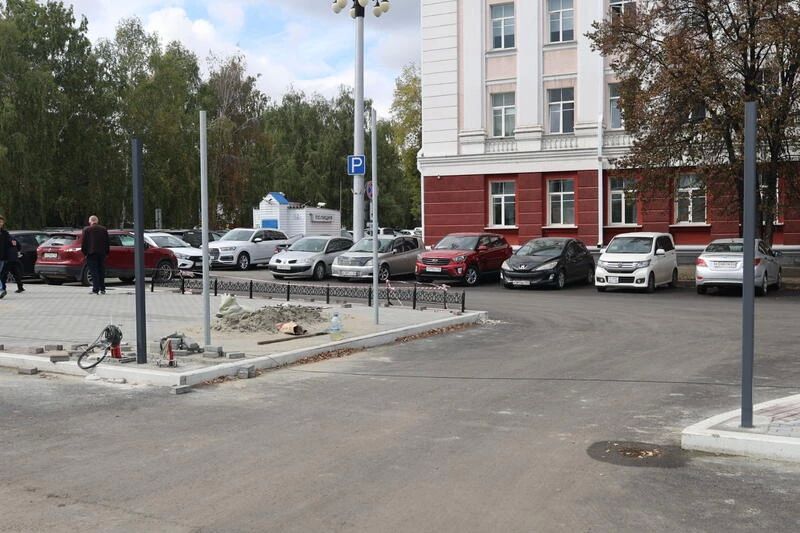 Территория рядом со зданием правительства Алтайского края на проспекте Ленина, 59, заметно меняется Территория рядом со зданием правительства Алтайского края на проспекте Ленина, 59, заметно меняется