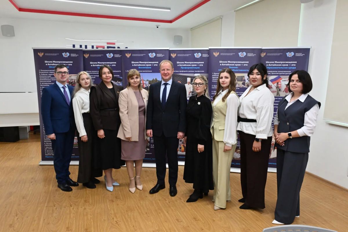 Виктор Томенко: Встретился сегодня с педагогами, которые работают на селе и участвуют в федеральной программе «Земский учитель» Виктор Томенко: Встретился сегодня с педагогами, которые работают на селе и участвуют в федеральной программе «Земский учитель»
