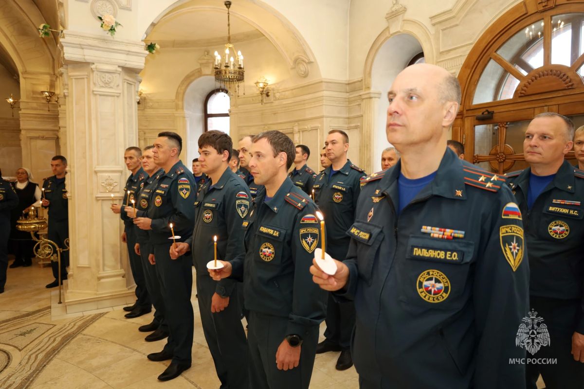 Символ защиты всех пожарных и спасателей - икона Божией Матери «Неопалимая Купина» Символ защиты всех пожарных и спасателей - икона Божией Матери «Неопалимая Купина»