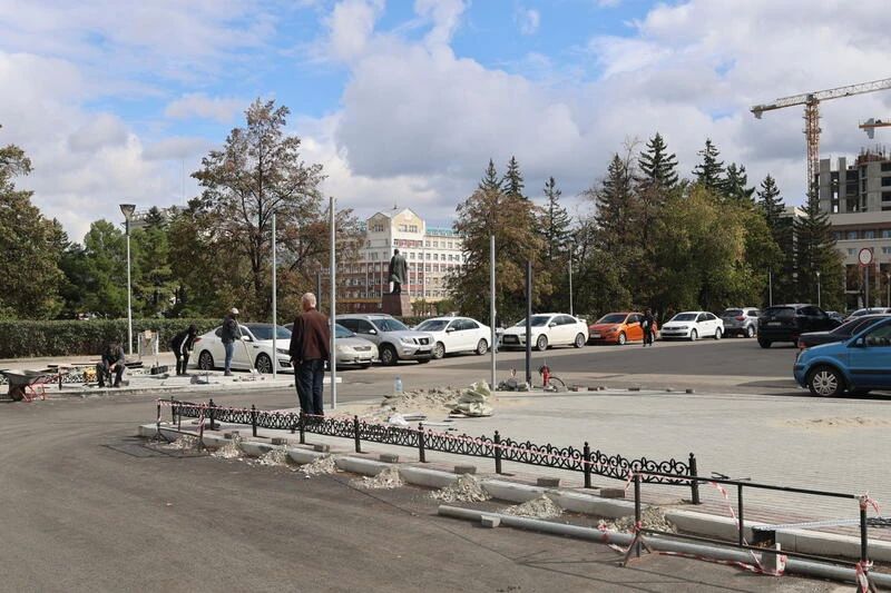 Территория рядом со зданием правительства Алтайского края на проспекте Ленина, 59, заметно меняется Территория рядом со зданием правительства Алтайского края на проспекте Ленина, 59, заметно меняется