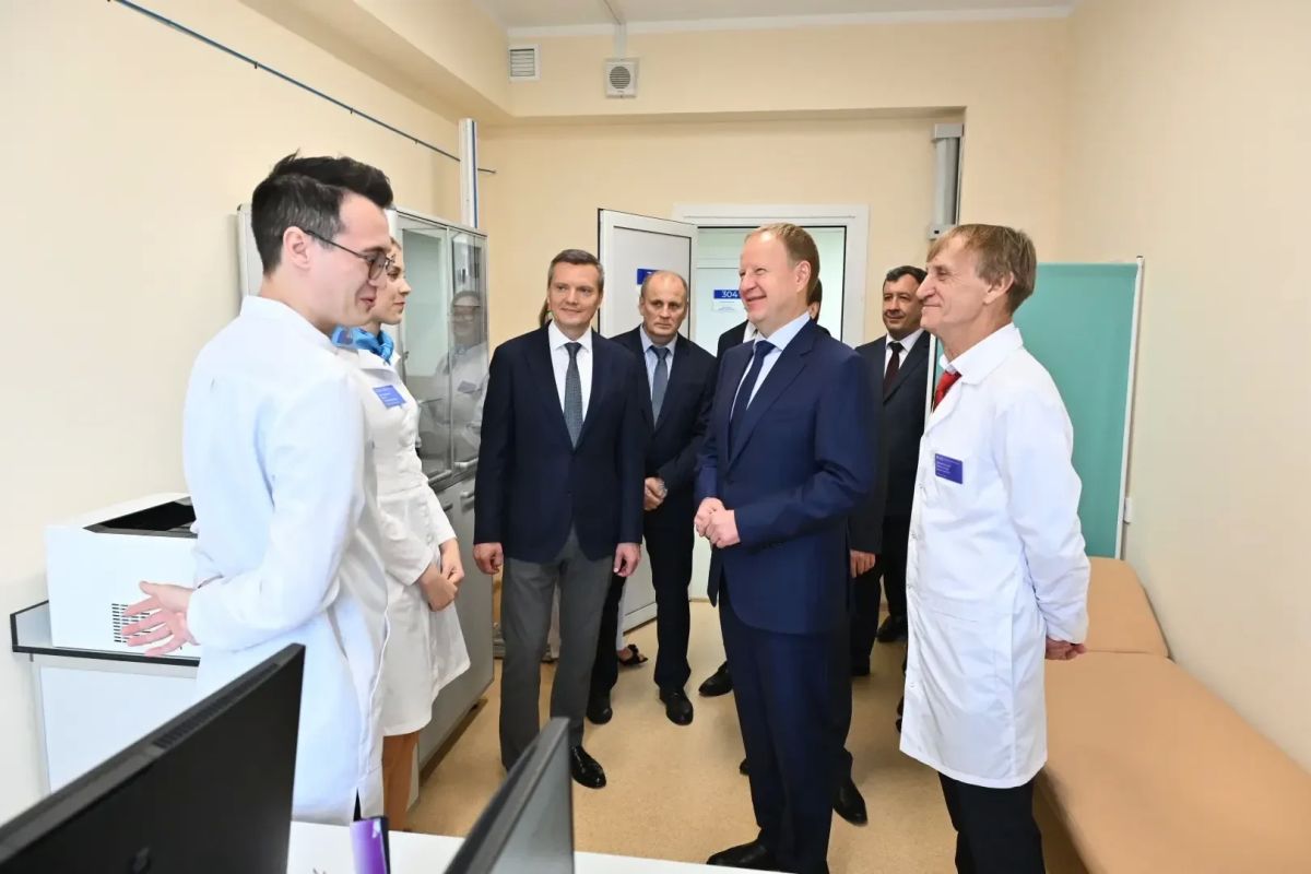 Губернатор Алтайского края Виктор Томенко принял участие в открытии новой барнаульской поликлиники Губернатор Алтайского края Виктор Томенко принял участие в открытии новой барнаульской поликлиники