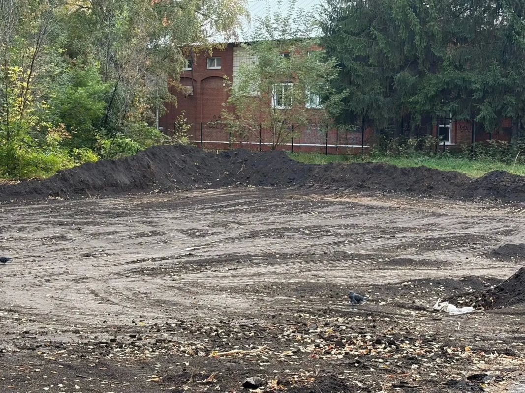 В Ленинском районе Барнаула возводят новую точку притяжения для любителей здорового образа жизни В Ленинском районе Барнаула возводят новую точку притяжения для любителей здорового образа жизни