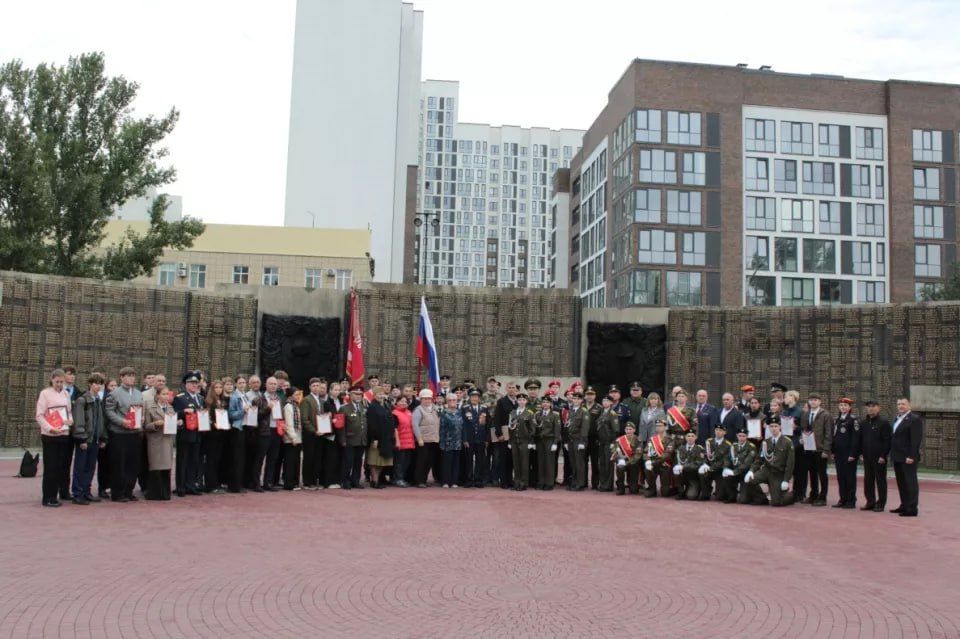 На Мемориале Славы в Барнауле торжественно открыли Почетную вахту Памяти На Мемориале Славы в Барнауле торжественно открыли Почетную вахту Памяти