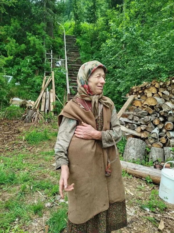 Медведь все еще бродит по заимке сибирской отшельницы Агафьи Лыковой