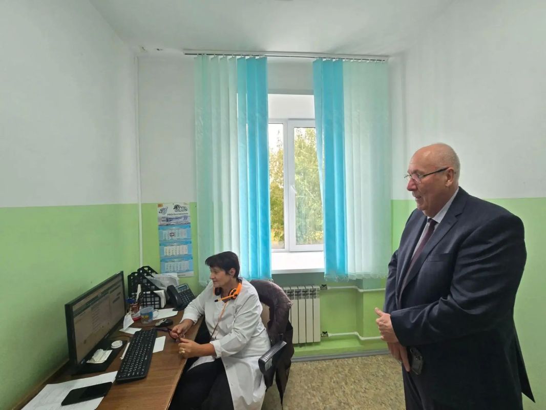 Владимир Пелеганчук посетил Петропавловскую районную больницу Владимир Пелеганчук посетил Петропавловскую районную больницу