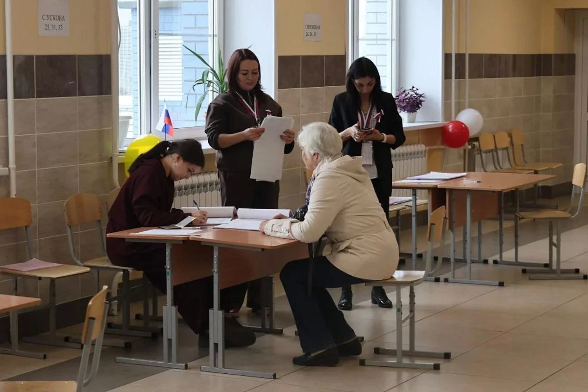 В Барнауле на избирательные участки 18 сентября начали приходить первые голосующие В Барнауле на избирательные участки 18 сентября начали приходить первые голосующие